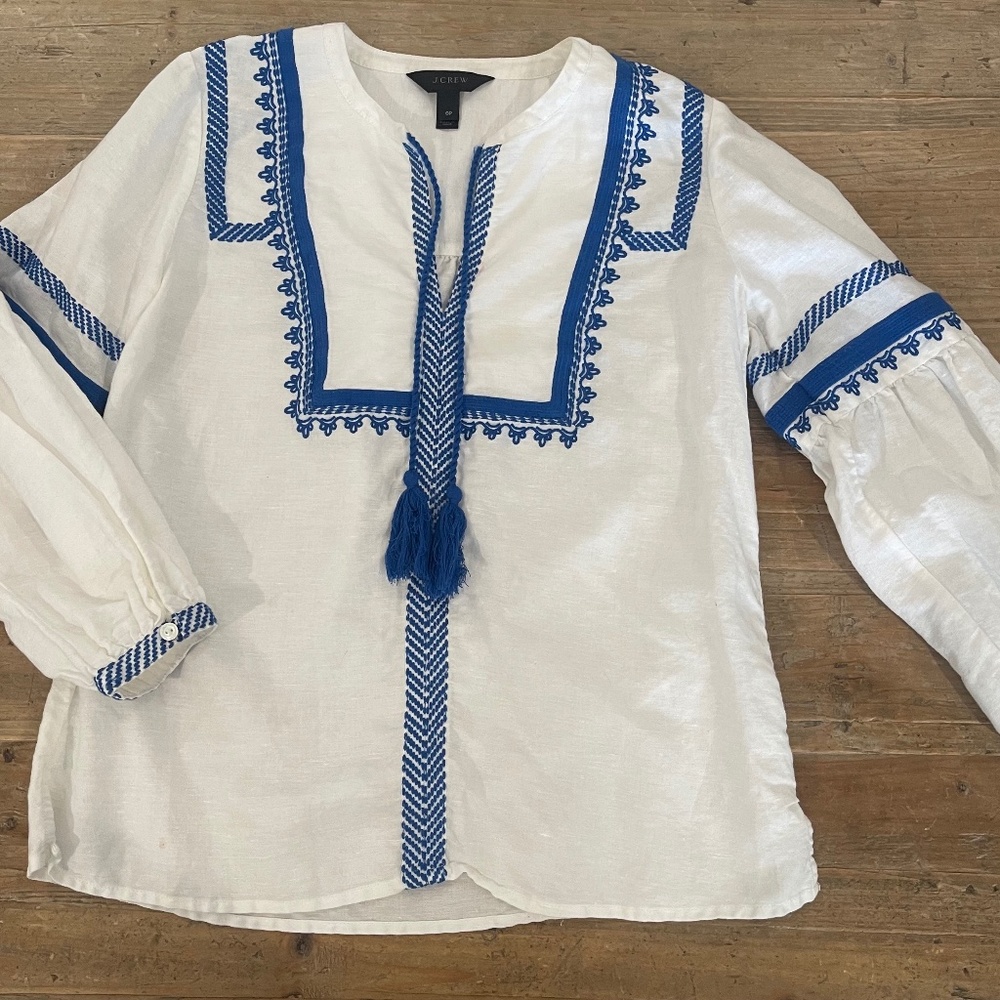 EUC J Crew size 0P white linen with royal blue embroidery
